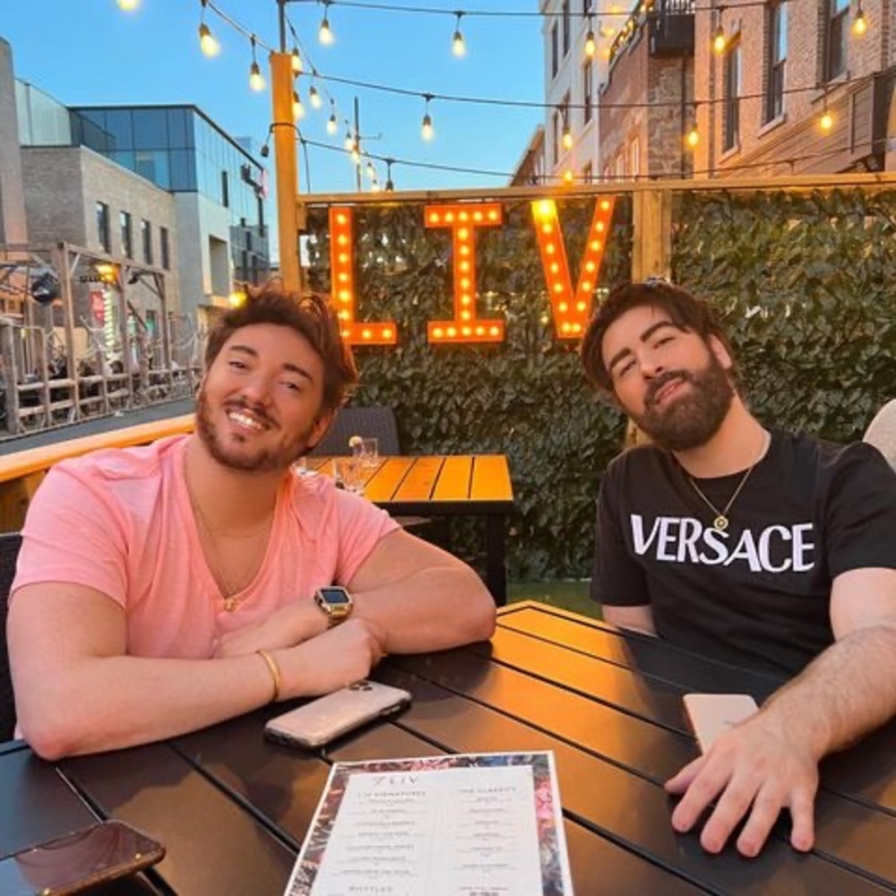 Meet your Posher, Leo